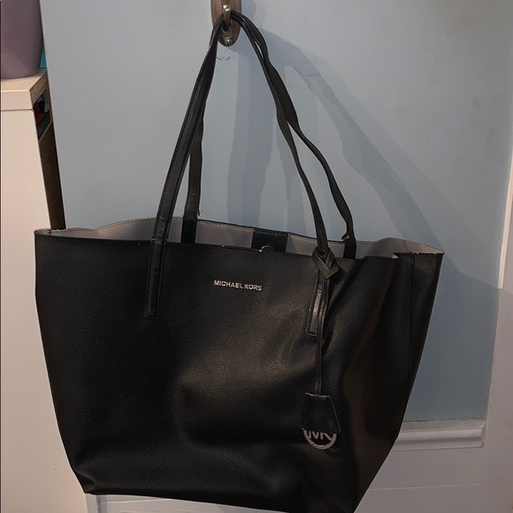 Michael Kors Handbags - Michael Kors Tote